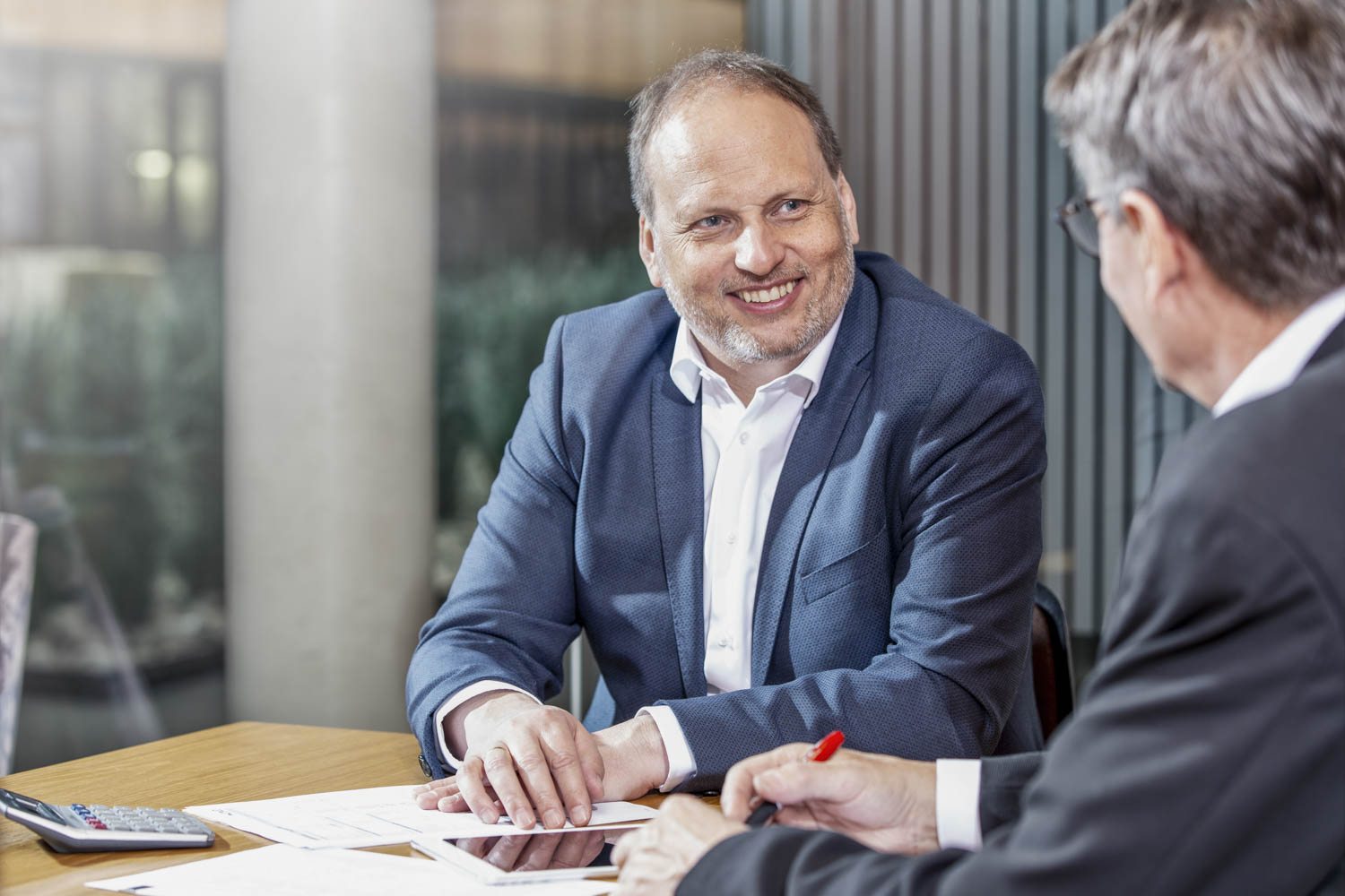 Immobilienverwaltung-besprechung-portrait